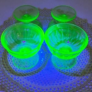 ✨GLOWS✨4 Vintage Uranium Colonial Fluted Rope Green Sherbet Glasses